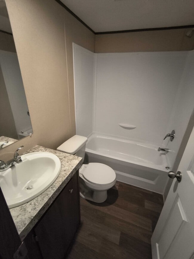 Building Photo - 112 Southlake Dr.