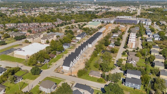 Building Photo - 228 Richards St