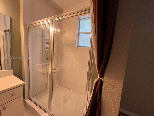 Building Photo - 4952 Tradewinds Ter