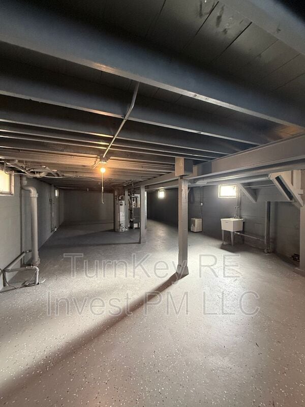 Building Photo - 17842 Park Ave