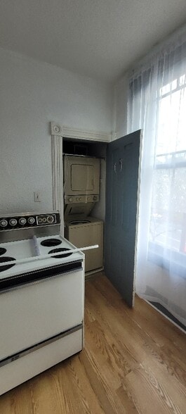 Building Photo - 231 S Prospect St