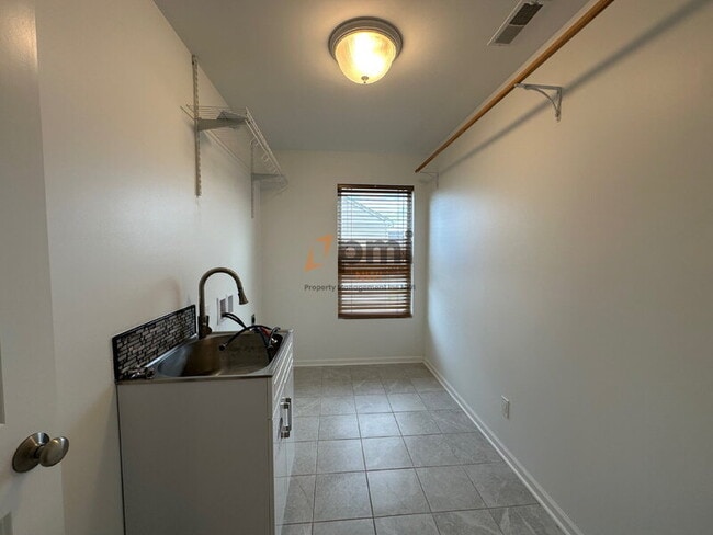 Building Photo - 1864 Westridge Dr