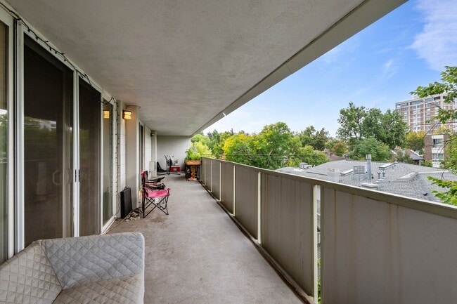 Building Photo - Gorgeous apartment in Cheesman Park!
