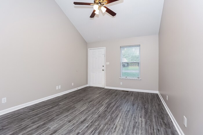 Building Photo - 573 Brady Dr
