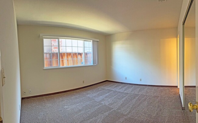 Building Photo - Beautiful Updated Home!