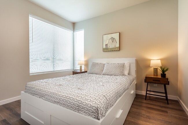 Building Photo - Fully Furnished New 5 Bed, 3 Bath Modern Home with over 3,241 Sq. Ft. on 2 Acres- MEAD SCHOOL DIS...