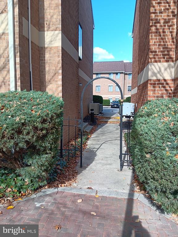 Building Photo - 128 W Barre St