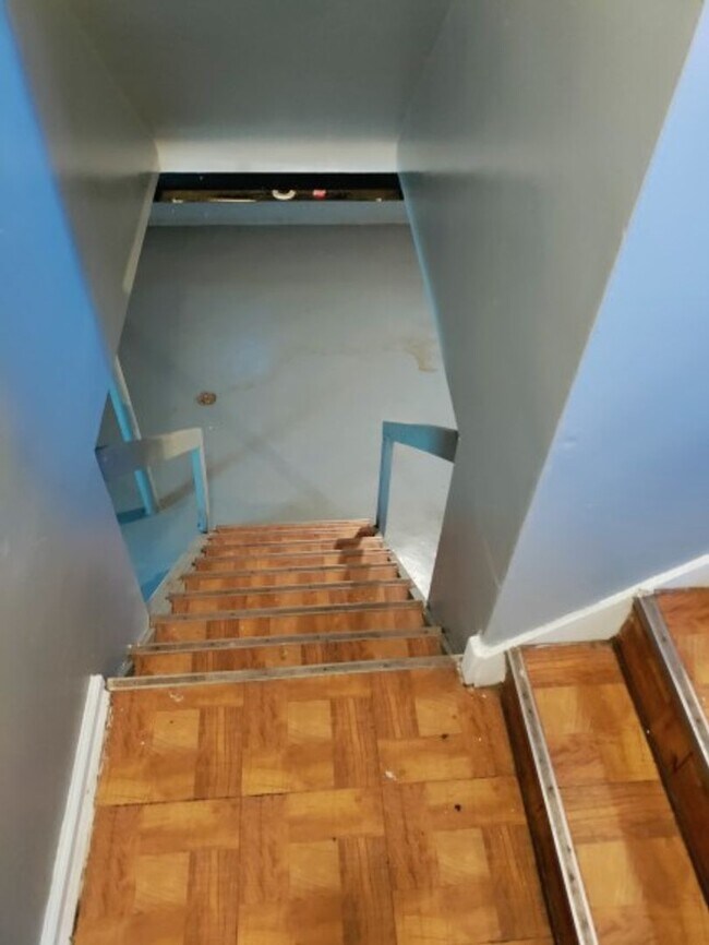 Building Photo - 3 bedroom 1 bath bungalow now available! -...