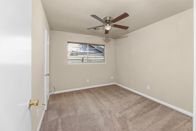 Building Photo - 4708 NW Cheryl Blvd