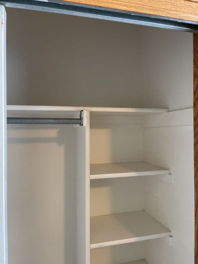 Building Photo - Start a Lease by 12/1 and Receive a $500 R...