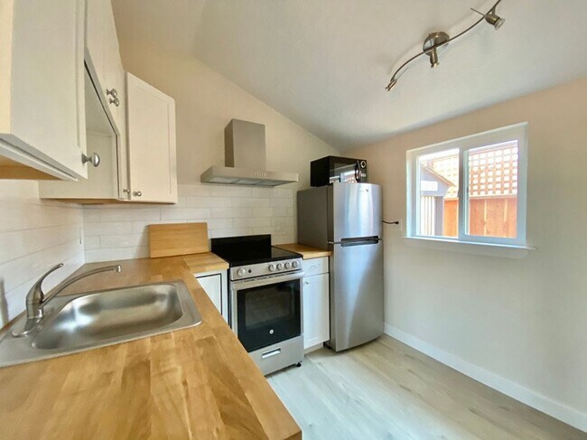 Building Photo - 1407 Vale Ave