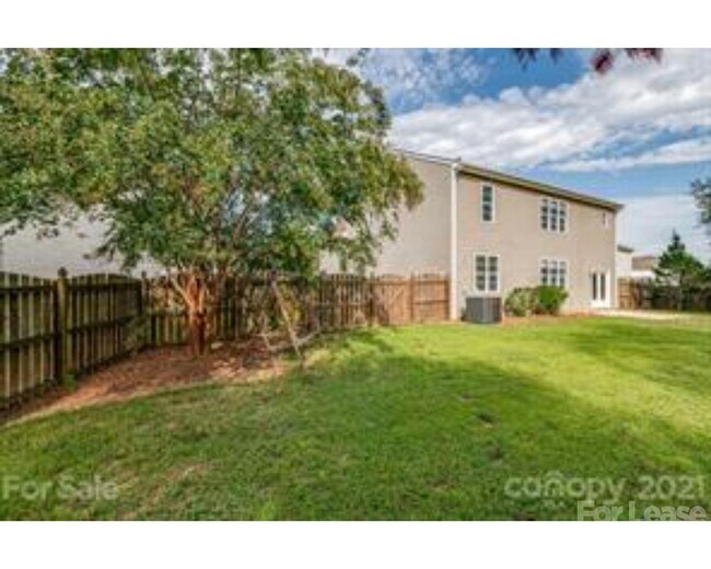 Building Photo - 1505 Niall Ln