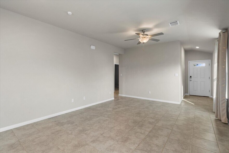 Building Photo - 213 Wild Spur Ln