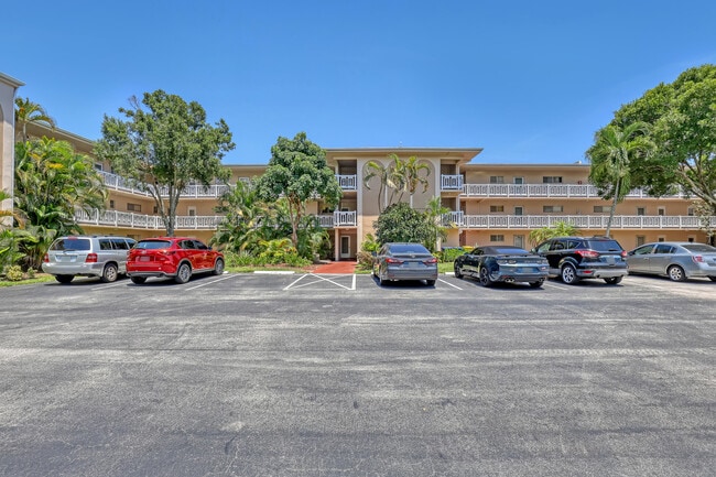 Building Photo - 2687 Garden Dr N