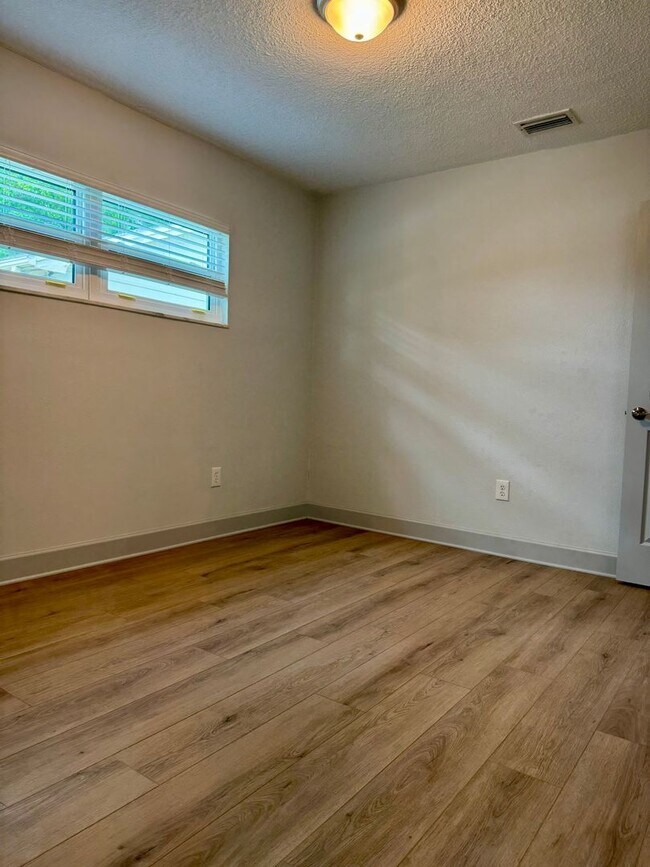 Building Photo - Remodeled Tampa Home