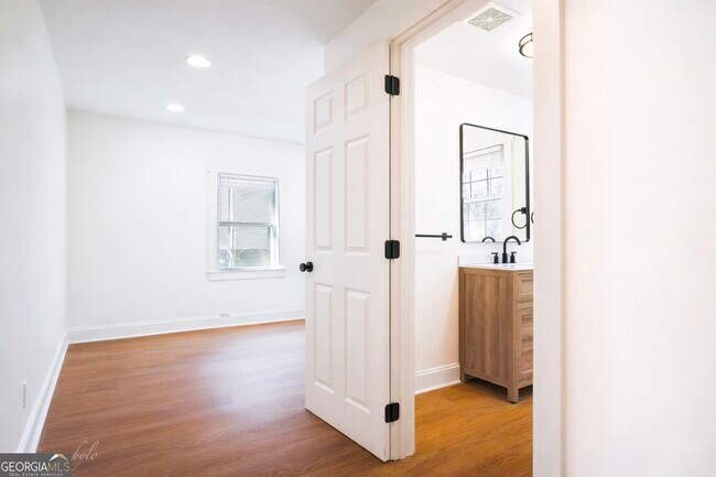 Building Photo - 1039 Astor Ave SW