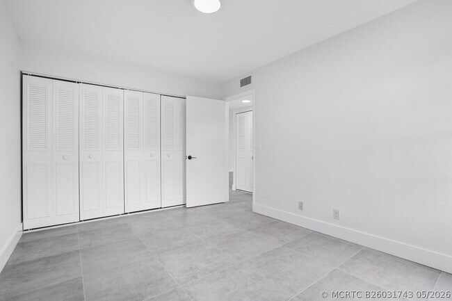 Building Photo - 737 Nantucket Cir