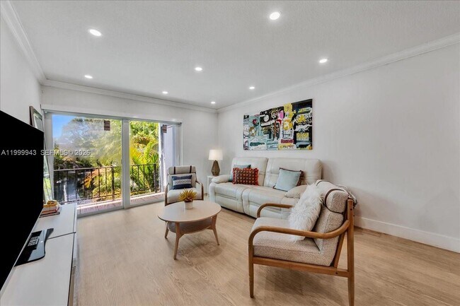 Building Photo - 9225 SW 87th Ave