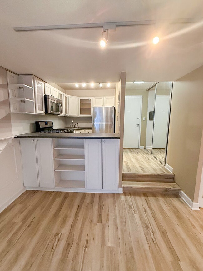 Building Photo - 230 E Ontario St