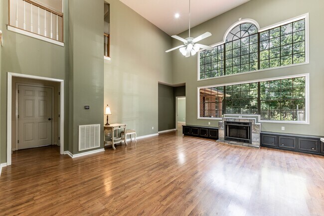 Building Photo - 1002 Amesbury Ct