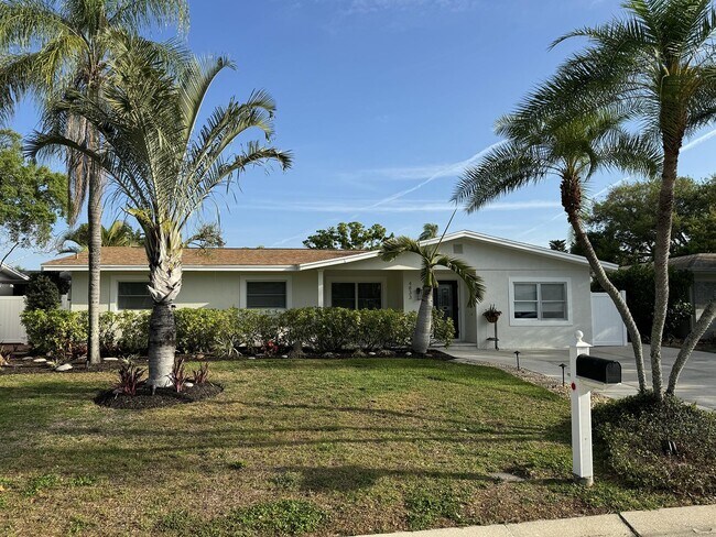 Primary Photo - 4833 W Bay Ct Ave