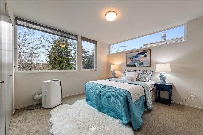 Building Photo - 2321 Boylston Ave E