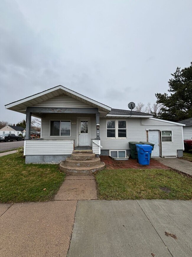 Primary Photo - 1257 E Fremont St