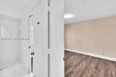 Building Photo - 1395 Cottonwood Cir