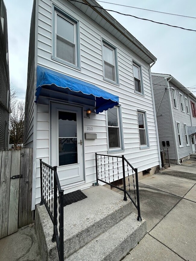 Building Photo - 260 S 6th St