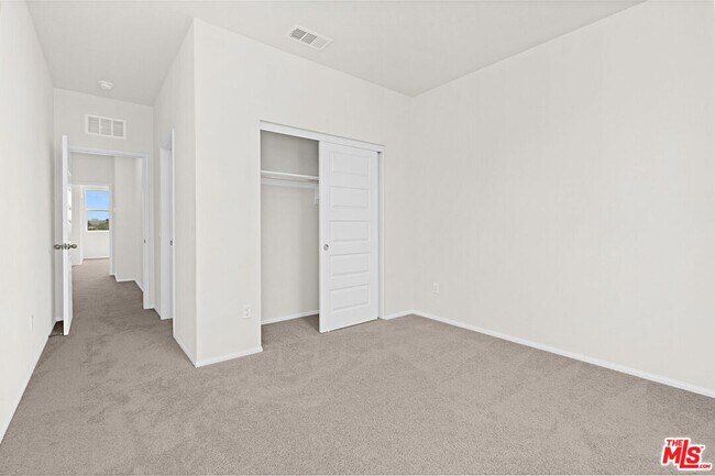 Building Photo - 220 Lockhart Wy