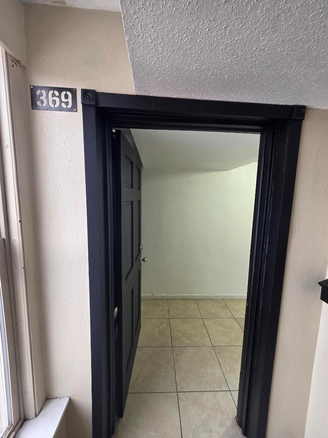 Building Photo - 311 E Thayer Ave