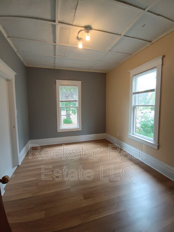 Building Photo - 519 E Ermina Ave