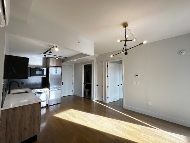 Building Photo - 885 Rogers Ave