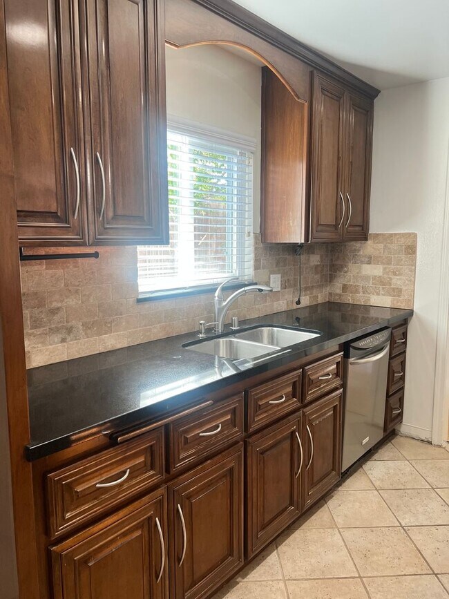 Building Photo - Welcome to the East Whittier 3 Bedroom House.