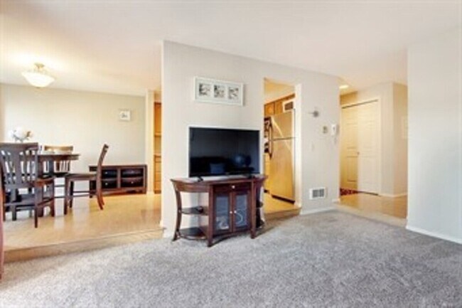 Building Photo - 12027 SE 60th St