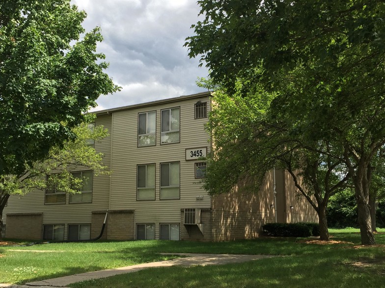 Primary Photo - Woodlake Village Apartments