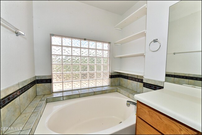 Building Photo - 14101 Koshare Ct