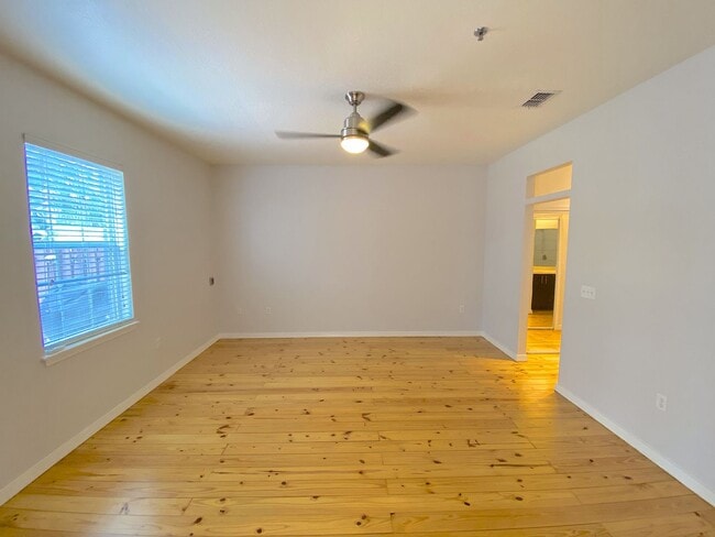 Building Photo - Stunning and Unique Luxury Town Home for Rent in the heart of sought after SODO!