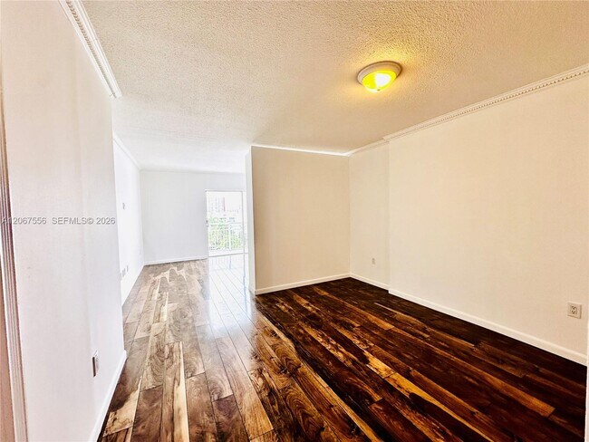 Building Photo - 400 Kings Point Dr