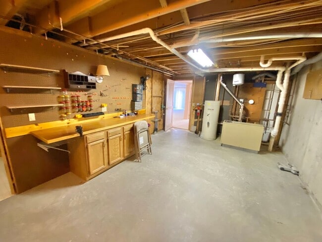 Building Photo - 3 Bedroom 2.5 Bathroom Condo in Williston