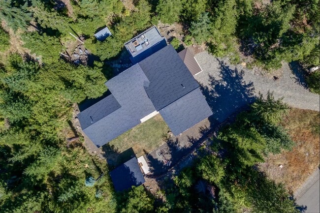 Building Photo - Gorgeous Furnished Home with Mountain Views!