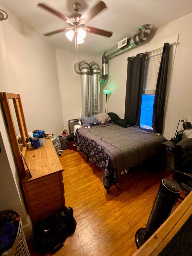 Building Photo - 5 bedroom /2 bath mins. from UC for $650/pp ($3,250/mo) w/ off-street parking included!