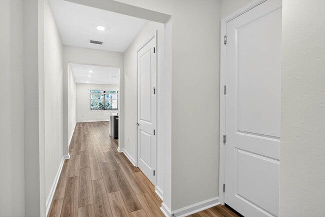 Building Photo - 7648 SW Lucy Ln