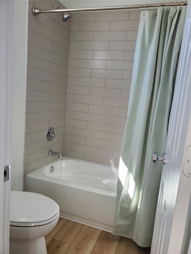 Building Photo - 824 Waxahachie St