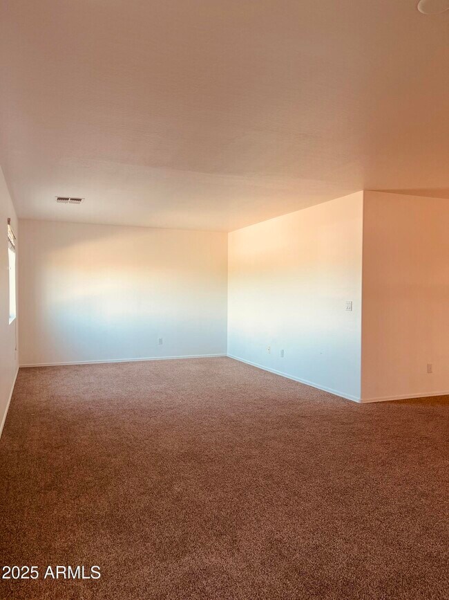 Building Photo - 5707 S 31st Dr