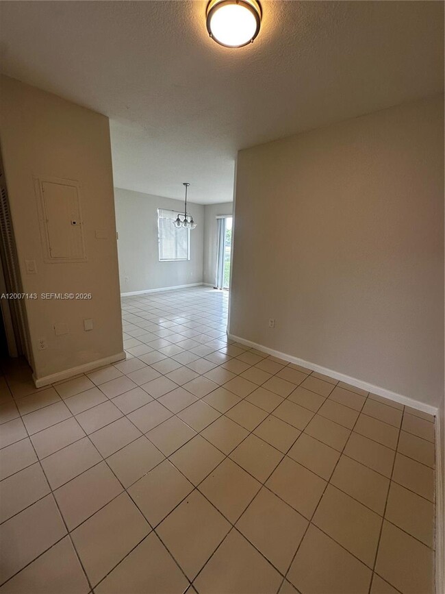 Building Photo - 2912 SE 15th Rd