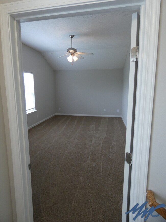 Building Photo - 283 Hollandale Rd