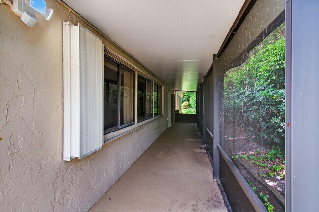 Building Photo - 2925 Riviera Dr