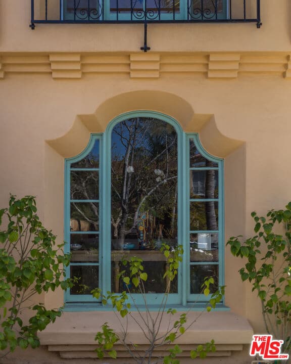 Building Photo - 1122 S Hayworth Ave