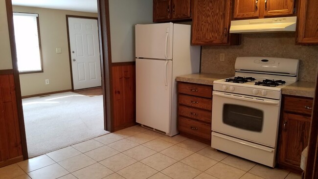 Kitchen - 119 Columbia Dr